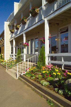 Parkland Village Inn Alma Exterior photo